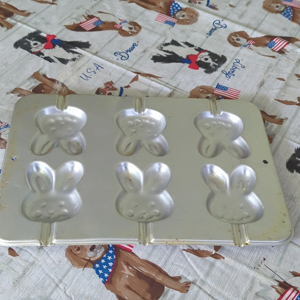 Wilton 6 count bunny pan